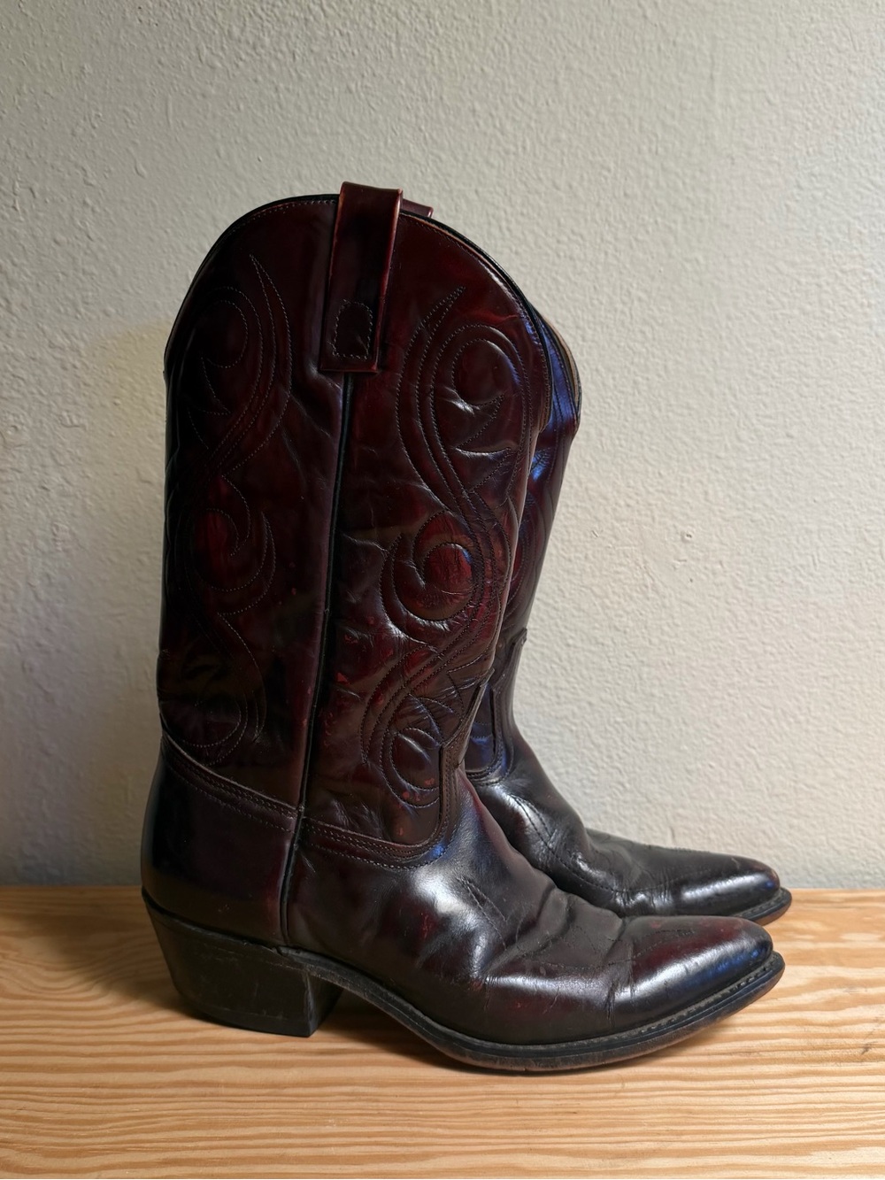 Vintage Acme 4939 burgundy leather western cowboy boots